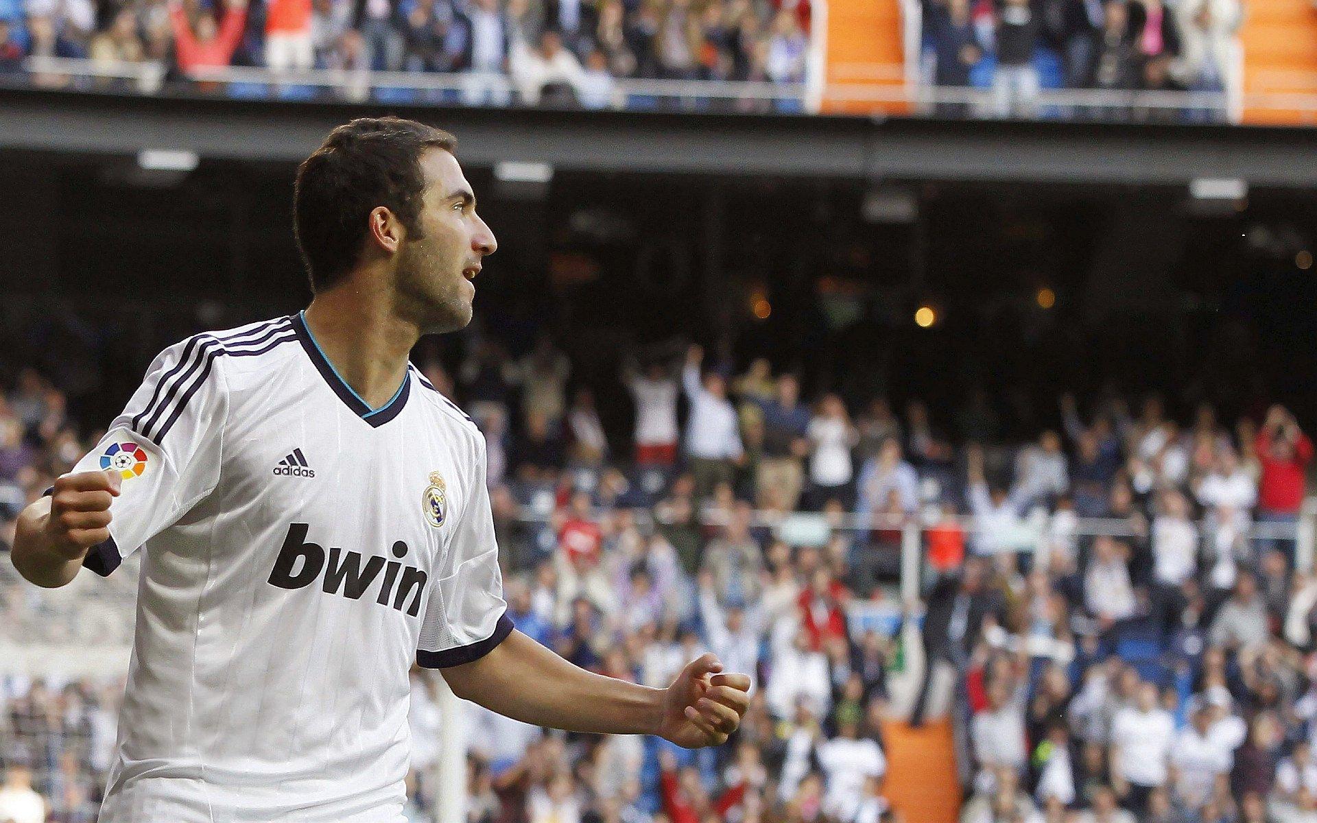 中国游泳队闪耀世锦赛 新星崛起老将坚守 巴黎奥运前景可期