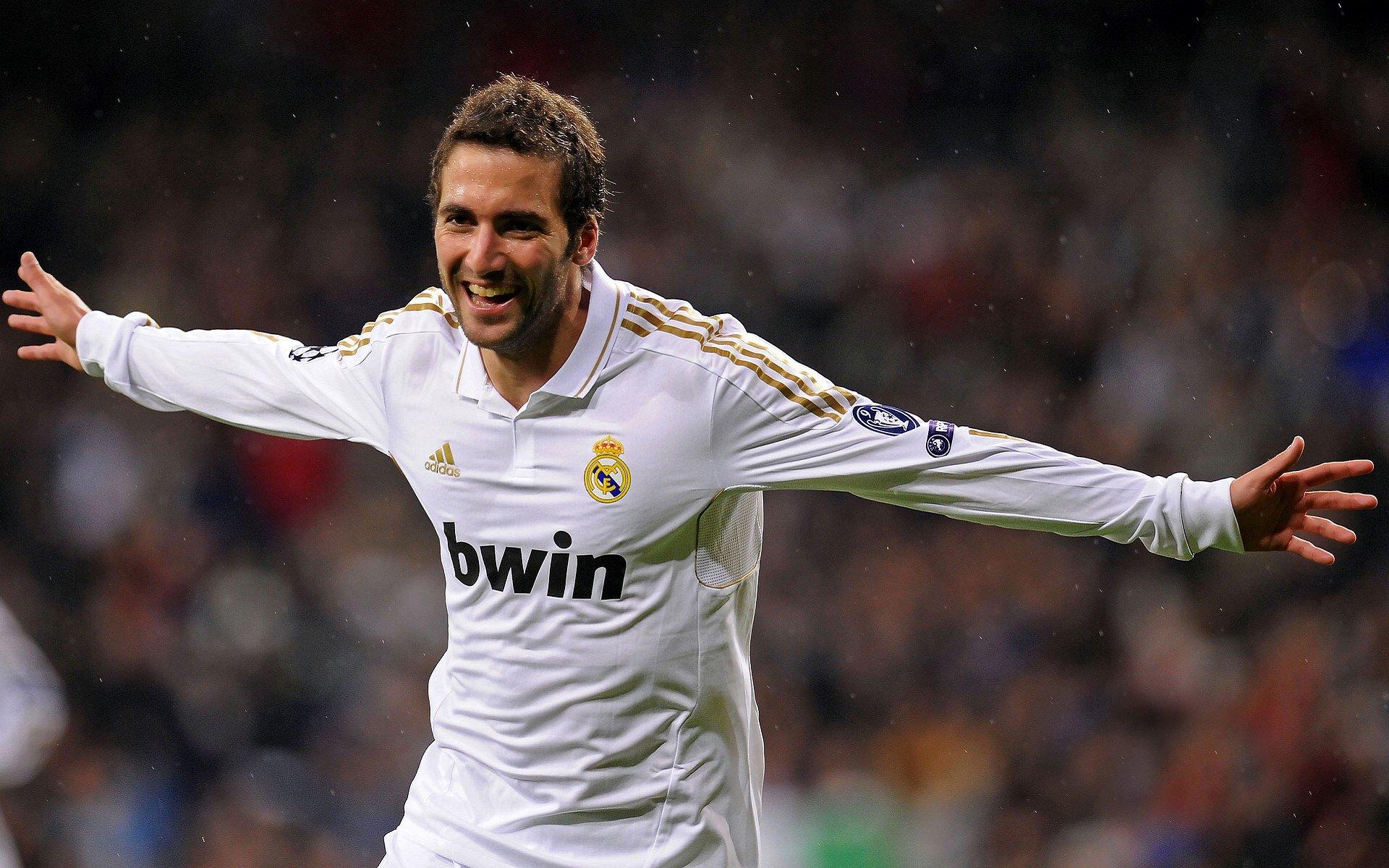 皇家马德里绝杀巴塞罗那，西甲争冠悬念再起